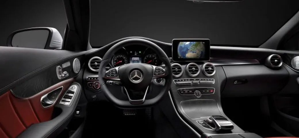 Mercedes Classe C: prime informazioni su abitacolo e parte tecnica