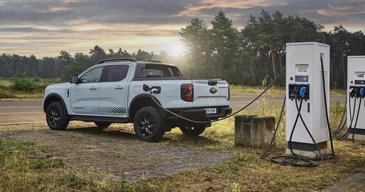 Ford Ranger Plug-In Hybrid: il pick-up diventa green ma con potenza off-road