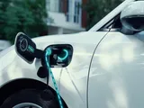 BYD introduce la ricarica che impiega meno tempo di un rifornimento di benzina