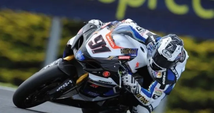 WSBK: Gara1 sotto il dominio di Leon Haslam, Biaggi secondo, precede Toseland.