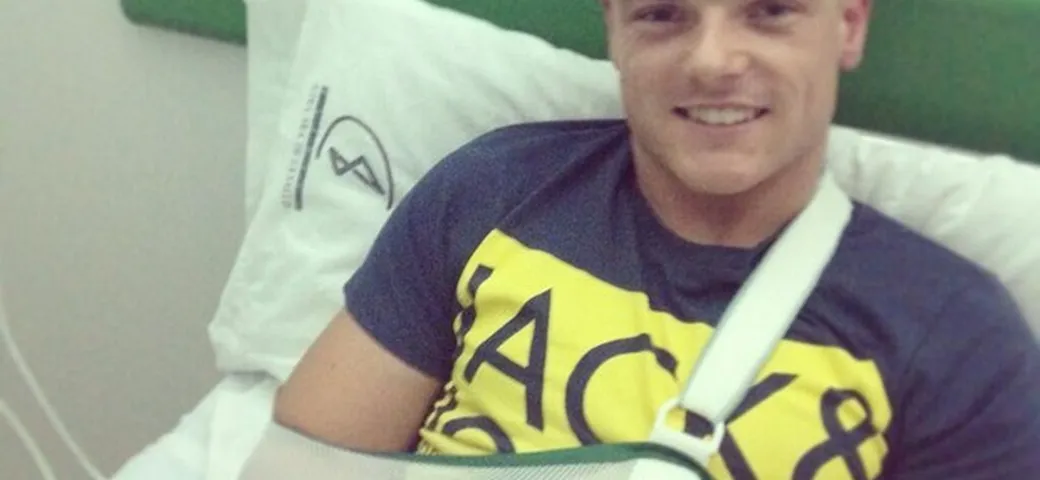 Moto2: Sam Lowes si rompe la clavicola a Jerez e va subito sotto i ferri