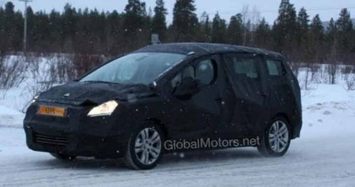 Peugeot 3008 sette posti: arrivano le primissime foto spia