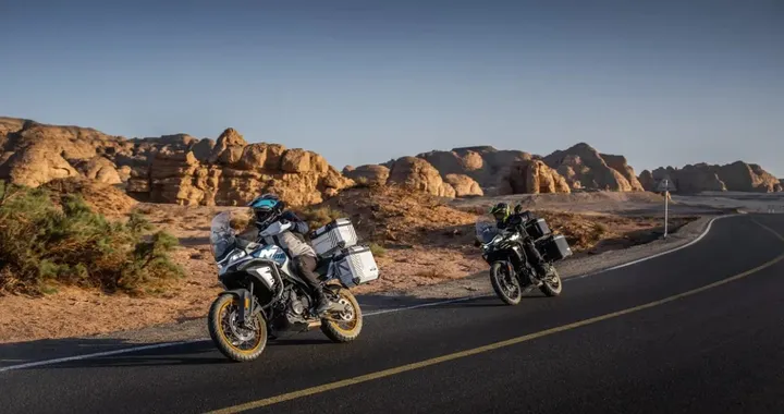 CFMoto 700MT ADV: la nuova crossover che unisce stile e versatilità