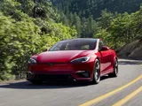Compra Tesla Model S Plaid per 140.000 dollari: due anni dopo vale il 90% in meno