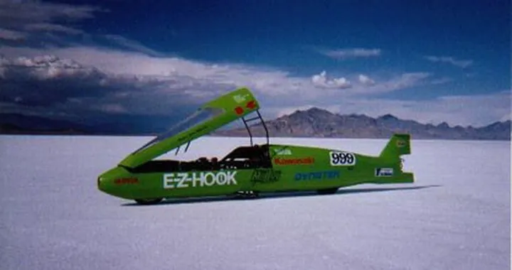 La moto volante: Kawasaki E-Z-Hook Streamliner