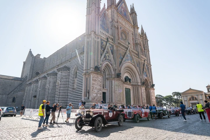 1000 Miglia 2025: emozioni tra Roma e Arezzo nella terza tappa