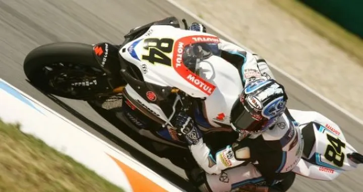 Silverstone, prime "qualifiche" fra conferme e novità. Svetta Checa. Italiani "guardinghi"