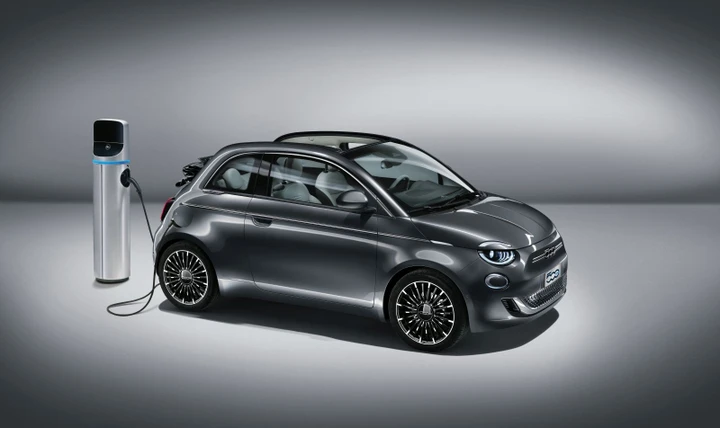 Nuova Fiat 500e: allo studio anche le gemelle di Opel e DS?