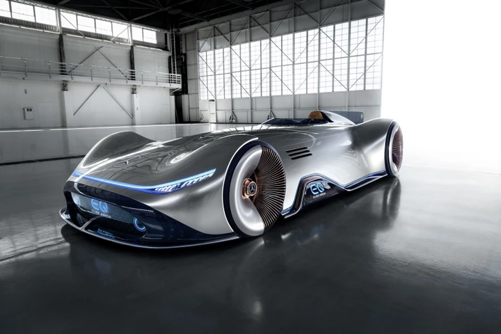 Mercedes EQ: Silver Arrow, monoposto elettrica di lusso [Video]