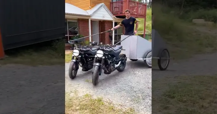 Traina il carro con due Husqvarna Svartpilen 401: la pazza idea di Jack Field (Video)