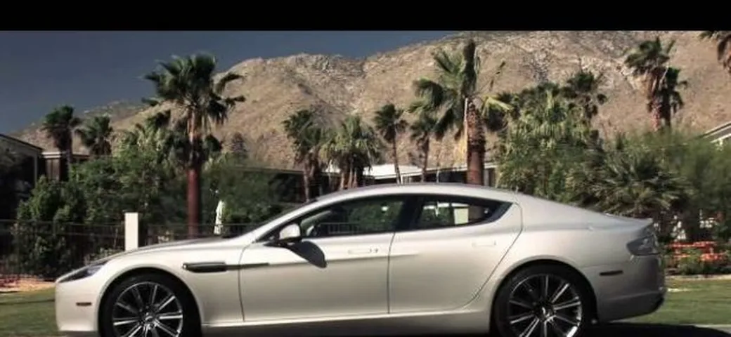 Video: Aston Martin Rapide contro Bentley Continental Flying Spur Speed e Rolls Royce Ghost
