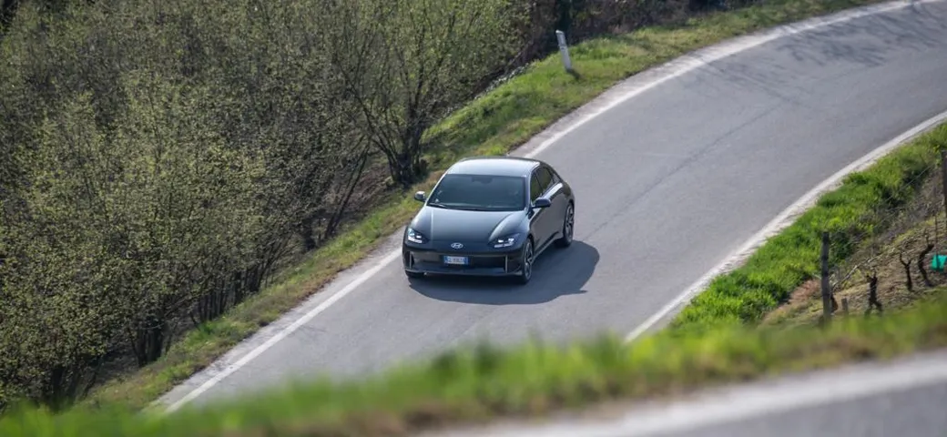 Hyundai i-Pedal, un unico pedale per accelerare, rallentare e arrestarsi