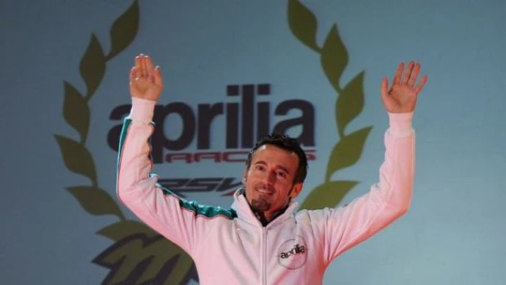Max Biaggi premiato come top rider ai Caschi d'Oro: 