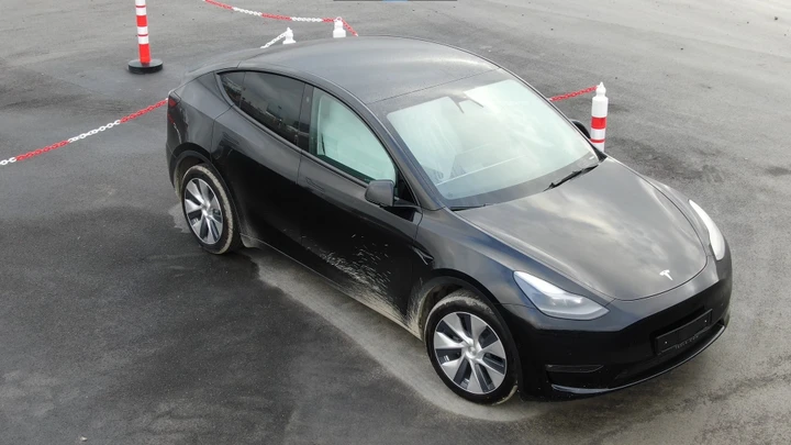 Tesla Model Y, avvistato il primo esemplare prodotto a Berlino