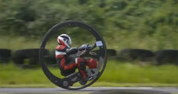 Nuovo record di velocità in mono-ruota [Video]