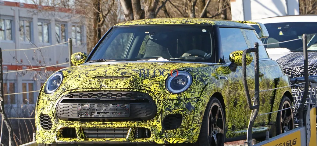MINI John Cooper Works GP: foto spia sulla bisarca