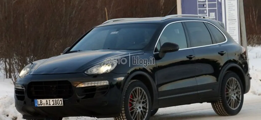 Porsche Cayenne: foto spia del restyling
