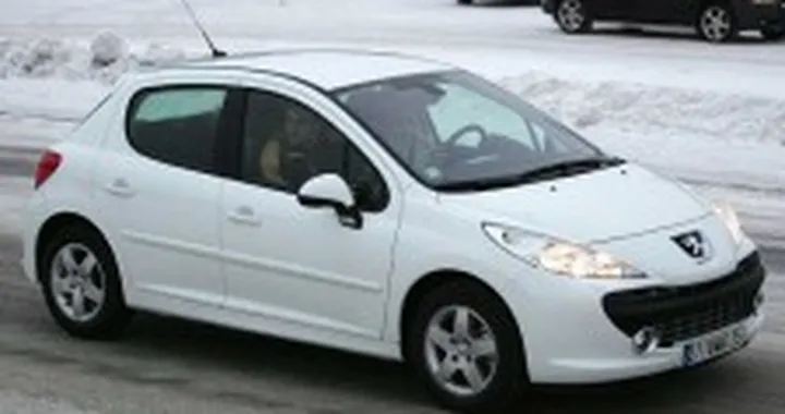 Peugeot: 207 = 107 + 307 / 2