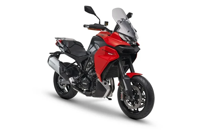 Moto Morini Corsaro GT 2025: design aerodinamico e tecnologia avanzata per lunghi viaggi