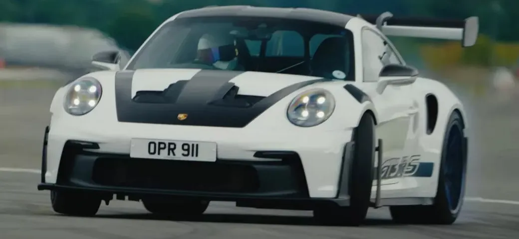 La Porsche 911 GT3 RS vola sul tracciato di Top Gear | Video