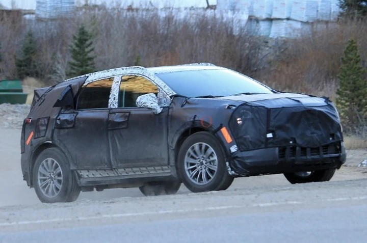 Cadillac XT5 2016, prime foto spia del futuro Suv