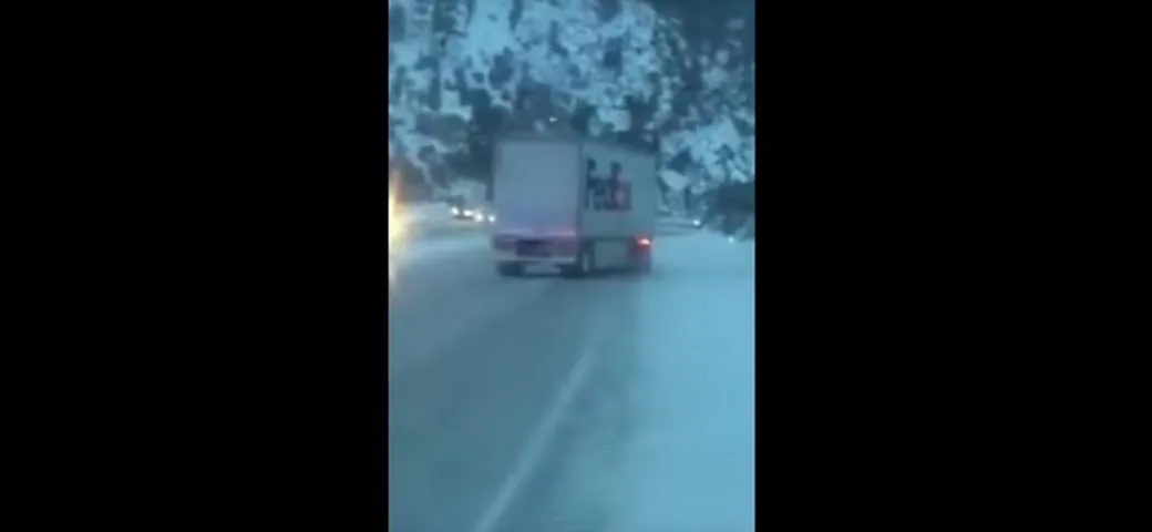 Il drift più lungo al mondo di un camion sul ghiaccio [VIDEO]