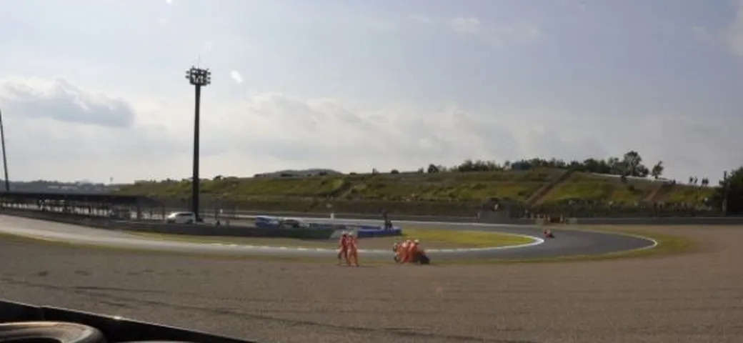 Foto del giorno: caduta per Nicky Hayden nelle libere di Motegi