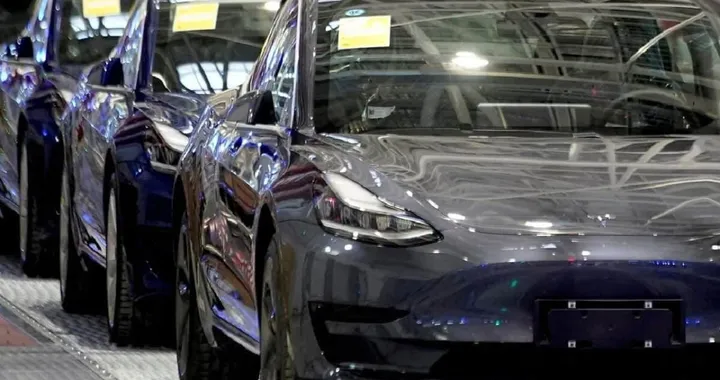 Tesla in difficoltà in Cina nonostante gli sconti: calo del 13% nelle consegne