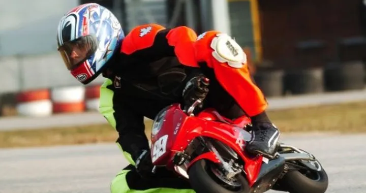 Scatto in Corsa: Minimoto in pista