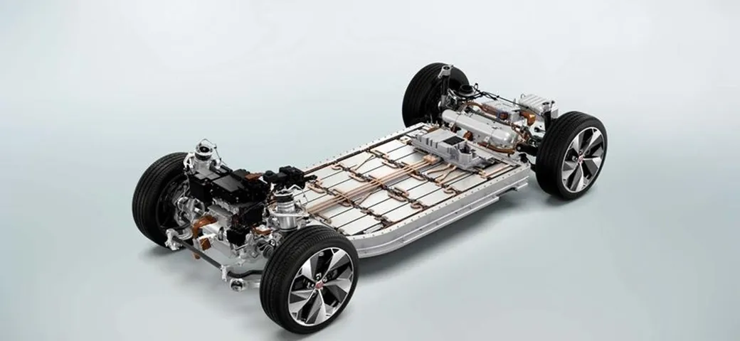 Mercedes non pensa alle batterie allo stato solido