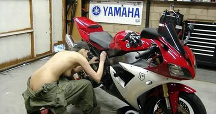 Foto del giorno: il meccanico deve essere per forza bravo?