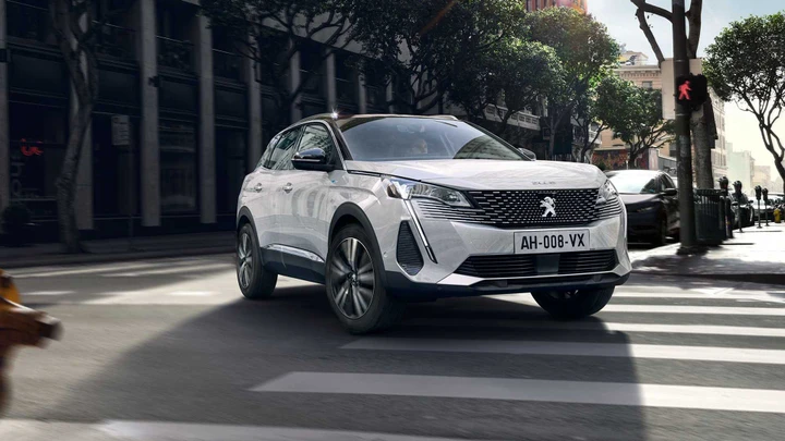 Peugeot 3008: un restyling affascinante e due motorizzazioni plug-in
