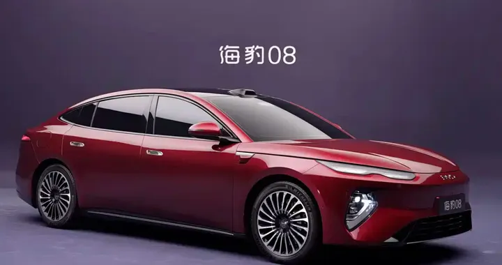 BYD Seal 08 DM-p: debutta la nuova coupé PHEV da 300 km in EV