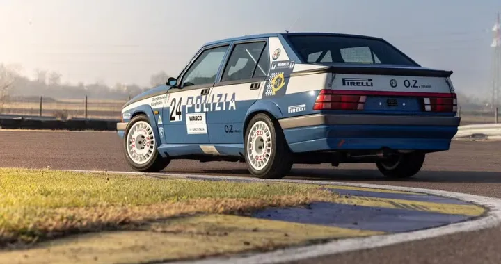 La leggendaria Alfa Romeo 75 da rally della Polizia cerca un nuovo proprietario