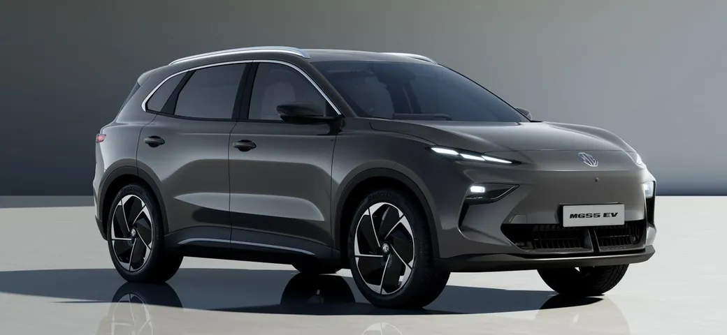 Nuova MG MGS5 EV, 480 km di autonomia a 32.990 euro