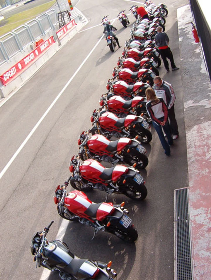 Ducati S4Rs: prova clienti in pista