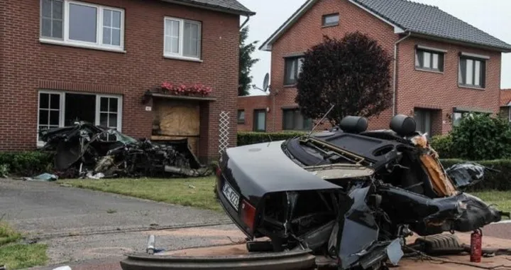 Terribile incidente in Belgio: l'Audi è divisa in due!