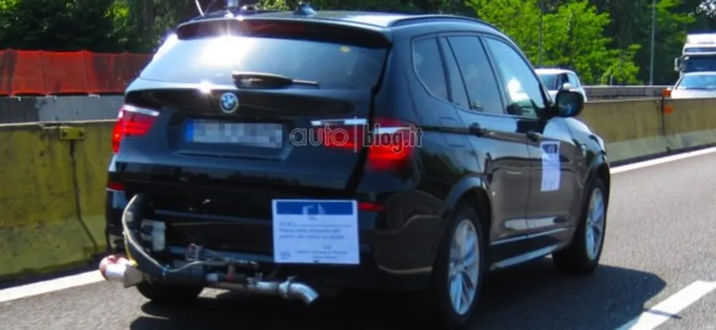 BMW X3: foto spia di uno strano esemplare