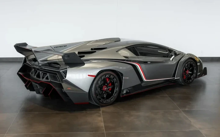 Lamborghini, in vendita una delle hypercar più rare al mondo