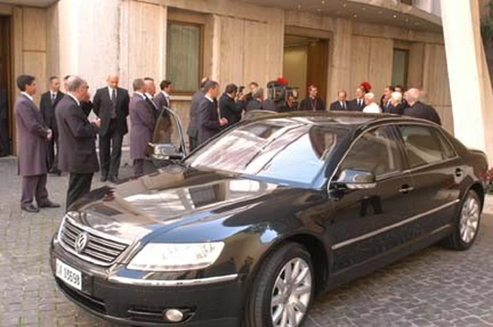A Papa Benedetto XVI° in dono una Vw Phaeton 6.0
