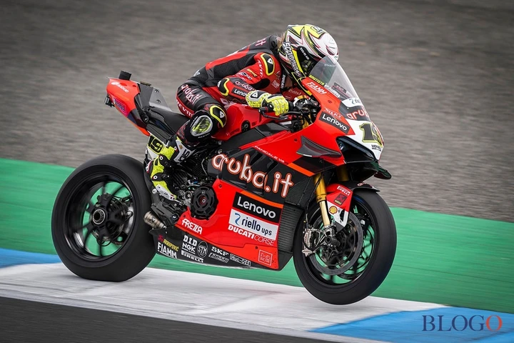 SBK Estoril: Bautista beffa Razgatlioglu in Gara-1