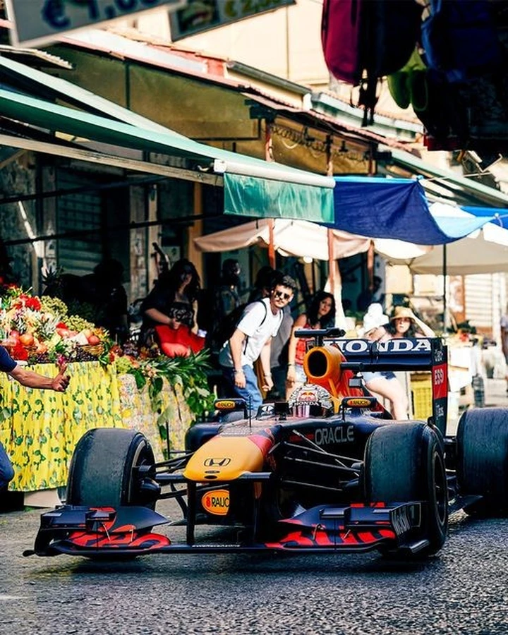 F1, Red Bull: l'incredibile show nel centro di Palermo