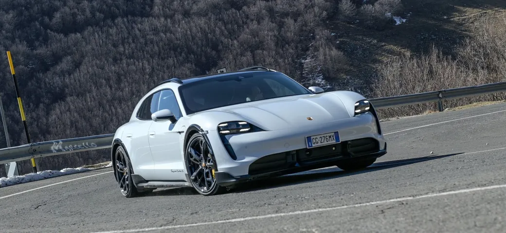 Porsche Taycan Cross Turismo Turbo S: la prova su strada