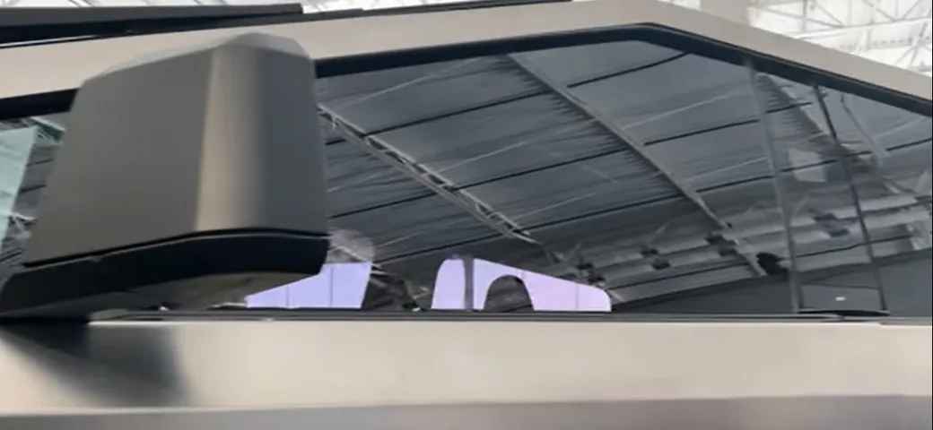 Tesla Cybertruck: i difetti d'assemblaggio del prototipo [Video]