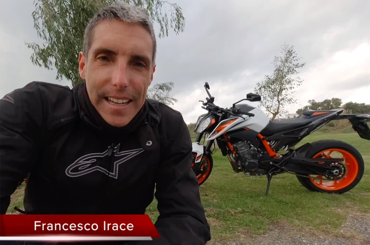 KTM 890 Duke R, la prova su strada (VIDEO)