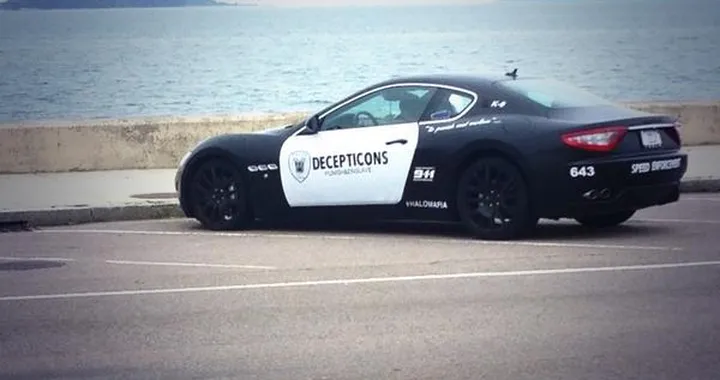 Maserati Granturismo: la livrea della Polizia costa l'arresto ad un ragazzo statunitense