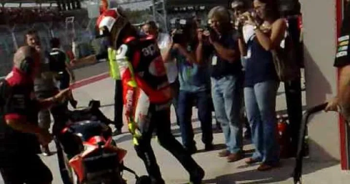 Le telecamere di Motoblog dietro le quinte del Box Aprilia