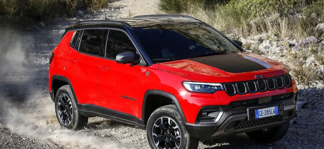 Jeep Compass restyling 2021: prima prova del rinnovato SUV, anche plug-in