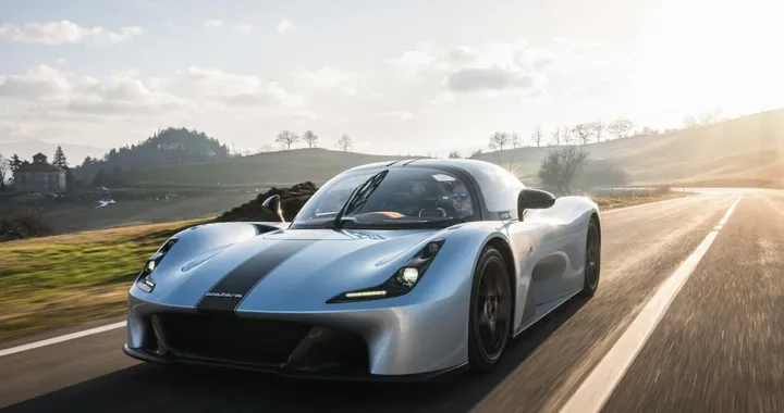 Dallara Stradale, la supercar da appena 855 kg e 400 CV di potenza