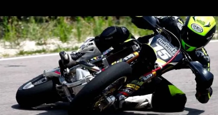 Supermoto No Limits 2.0 by Dani Ribalta